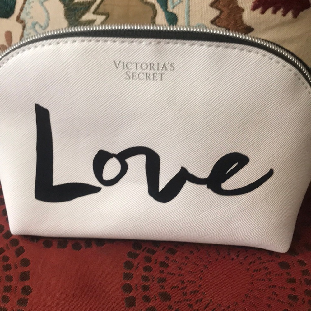 🛍Victoria’s Secret Make Up Bag🛍Bundle and Save!